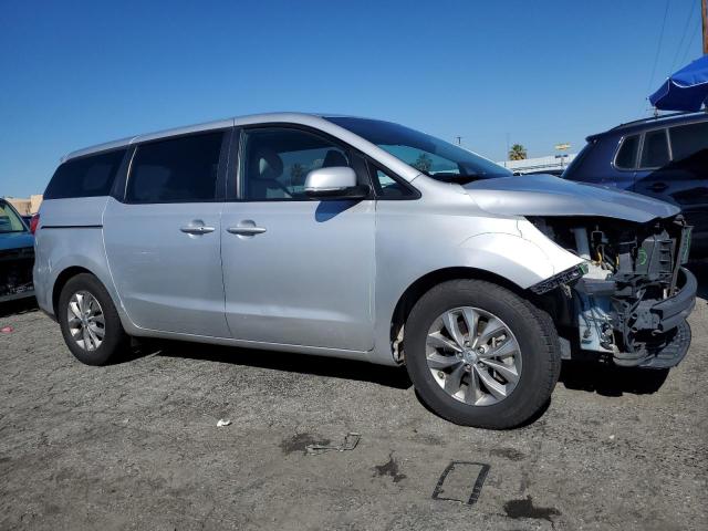 KNDMB5C15M6673026 - 2021 KIA SEDONA LX SILVER photo 4