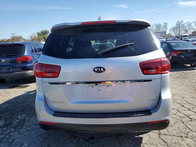 KNDMB5C15M6673026 - 2021 KIA SEDONA LX SILVER photo 6