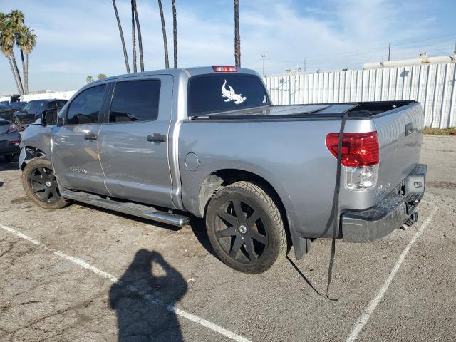 5TFEM5F1XDX067659 - 2013 TOYOTA TUNDRA CREWMAX SR5 SILVER photo 2