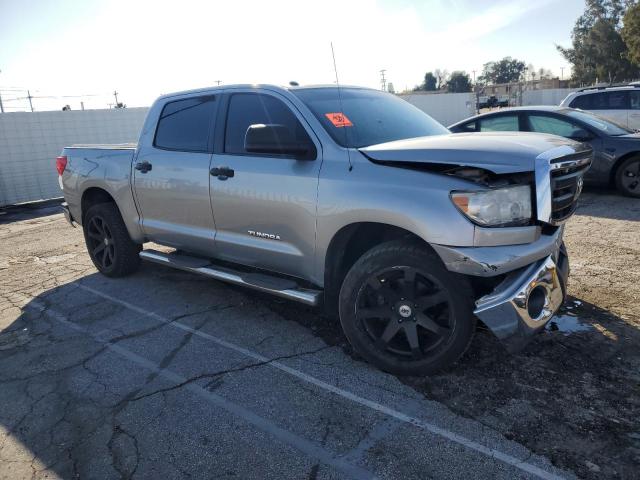 5TFEM5F1XDX067659 - 2013 TOYOTA TUNDRA CREWMAX SR5 SILVER photo 4