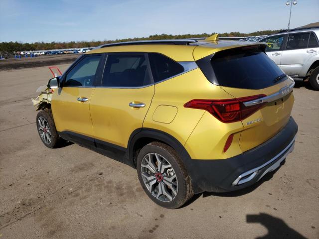 KNDETCA28P7384089 - 2023 KIA SELTOS SX YELLOW photo 2