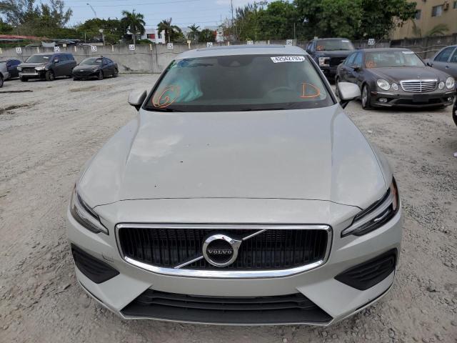 7JR102FKXLG057375 - 2020 VOLVO S60 T5 MOMENTUM SILVER photo 5