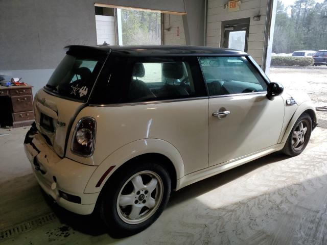 WMWSU3C55BT097944 - 2011 MINI COOPER WHITE photo 3