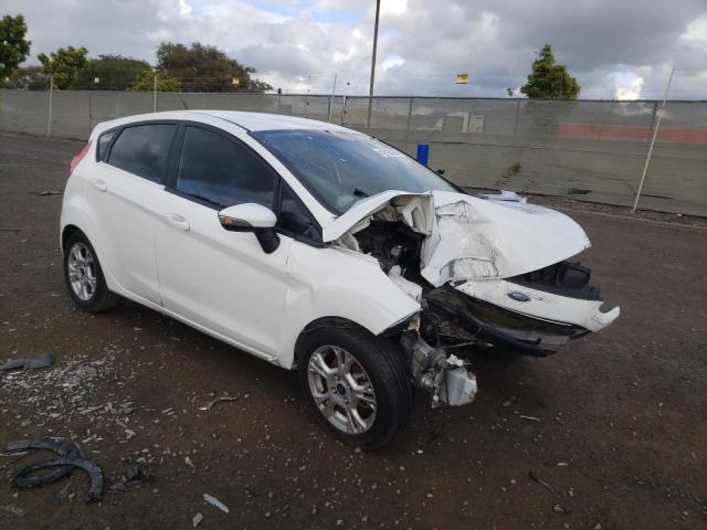 3FADP4EJ6FM176553 - 2015 FORD FIESTA SE WHITE photo 4