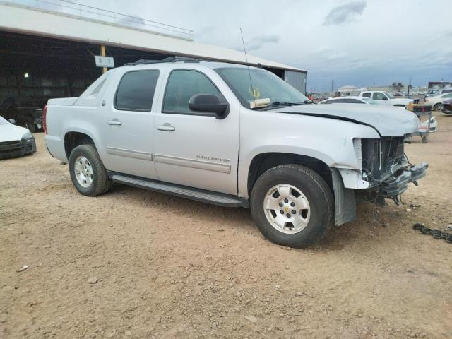 3GNTKEE75DG210144 - 2013 CHEVROLET AVALANCHE LS SILVER photo 4