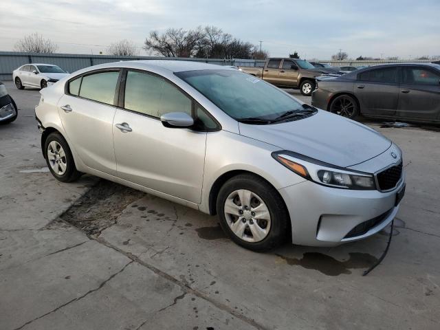 3KPFL4A75JE196949 - 2018 KIA FORTE LX SILVER photo 4