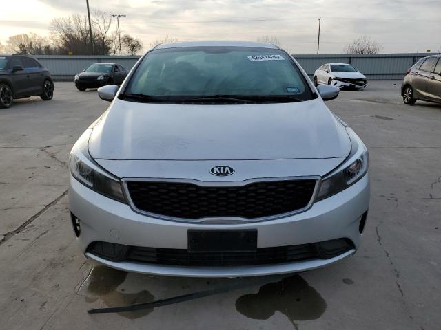 3KPFL4A75JE196949 - 2018 KIA FORTE LX SILVER photo 5