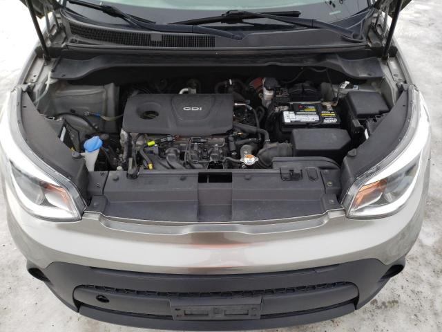 KNDJN2A20J7560739 - 2018 KIA SOUL TAN photo 11