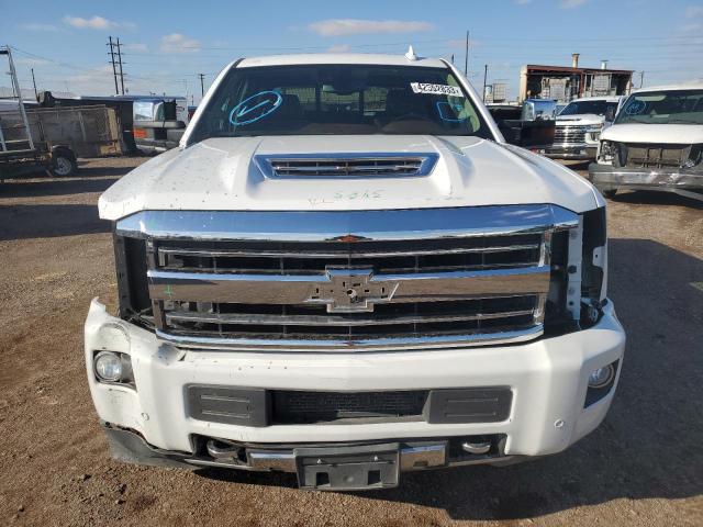 1GC4K1EY0JF210449 - 2018 CHEVROLET SILVERADO K3500 HIGH COUNTRY WHITE photo 5