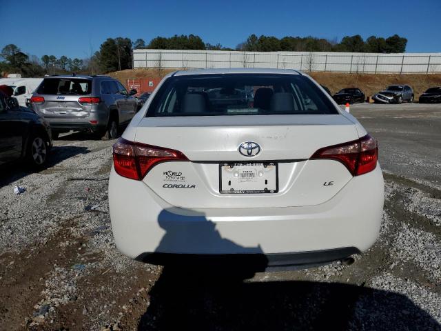 5YFBURHEXJP855958 - 2018 TOYOTA COROLLA L WHITE photo 6