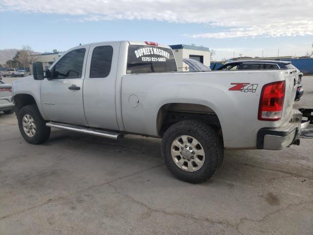 1GT220CG3DZ289887 - 2013 GMC SIERRA K2500 SLE SILVER photo 2