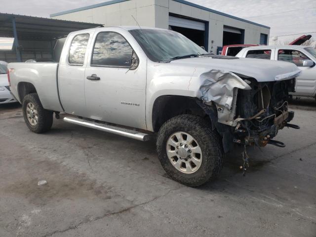 1GT220CG3DZ289887 - 2013 GMC SIERRA K2500 SLE SILVER photo 4