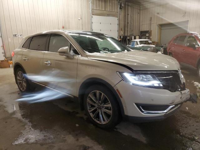 2LMTJ8LP5GBL73383 - 2016 LINCOLN MKX RESERVE CREAM photo 4