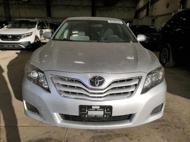 4T1BF3EK4BU761768 - 2011 TOYOTA CAMRY BASE SILVER photo 5