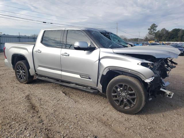 5TFNA5DB0PX075200 - 2023 TOYOTA TUNDRA CREWMAX PLATINUM Silber Foto 4