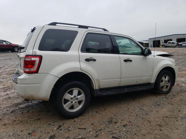 1FMCU9D75BKC05426 - 2011 FORD ESCAPE XLT WHITE photo 3