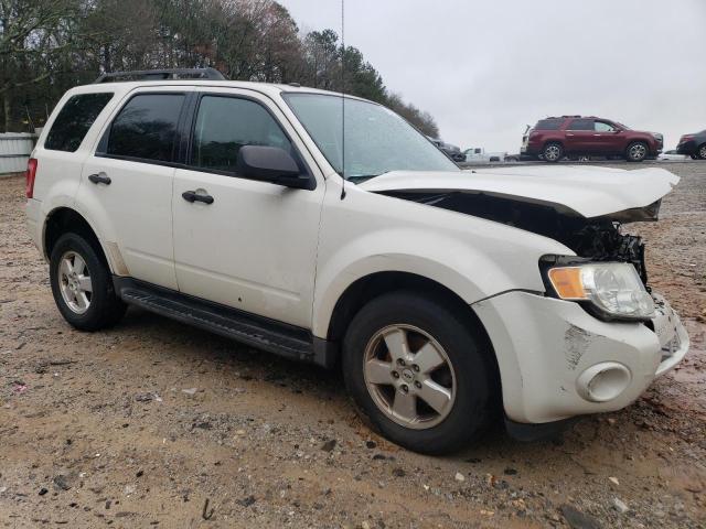 1FMCU9D75BKC05426 - 2011 FORD ESCAPE XLT WHITE photo 4