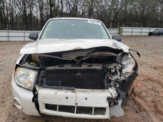 1FMCU9D75BKC05426 - 2011 FORD ESCAPE XLT WHITE photo 5