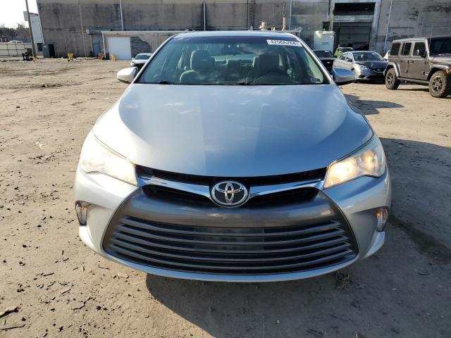 4T4BF1FK7FR474648 - 2015 TOYOTA CAMRY LE SILVER photo 5