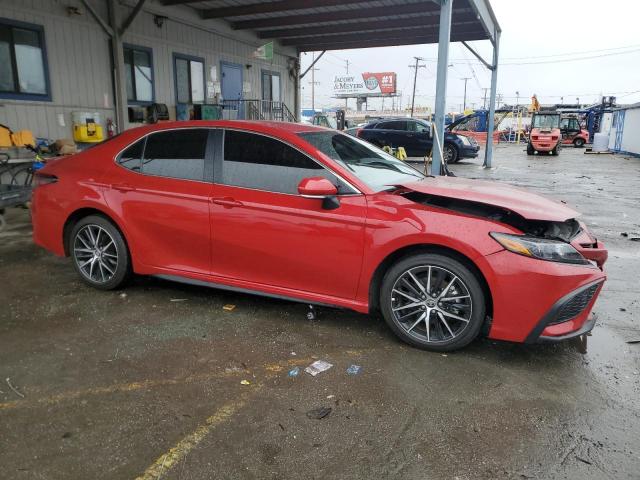 4T1T11AK0RU232258 - 2024 TOYOTA CAMRY SE NIGHT SHADE RED photo 4