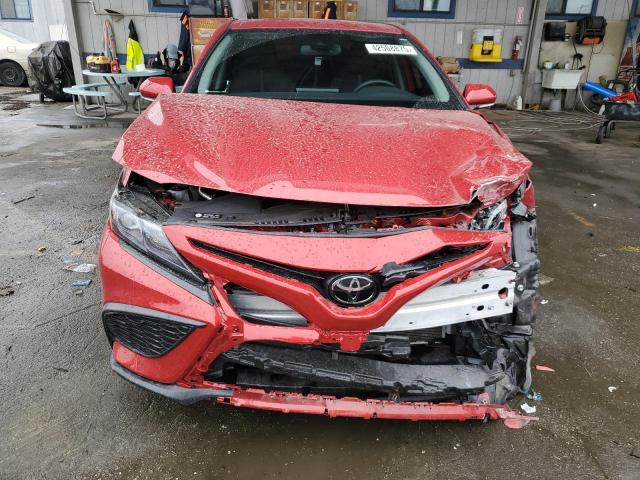 4T1T11AK0RU232258 - 2024 TOYOTA CAMRY SE NIGHT SHADE RED photo 5