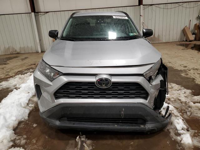 2T3F1RFV0KW078193 - 2019 TOYOTA RAV4 LE SILVER photo 5