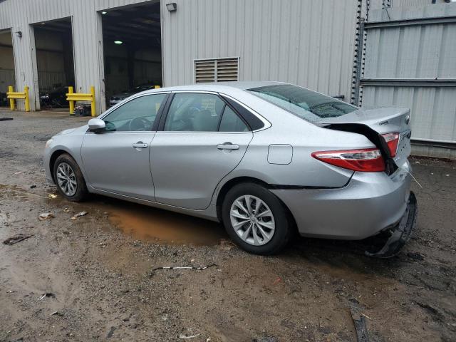 4T1BF1FK7FU106304 - 2015 TOYOTA CAMRY LE SILVER photo 2