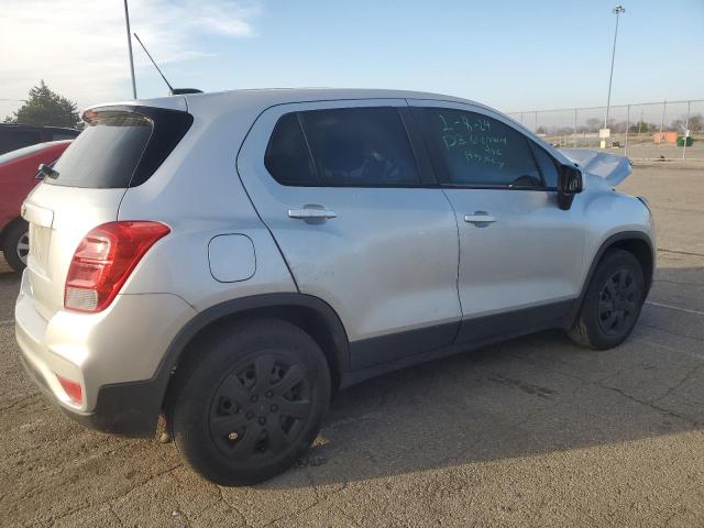 3GNCJKSB8JL386540 - 2018 CHEVROLET TRAX LS SILVER photo 3