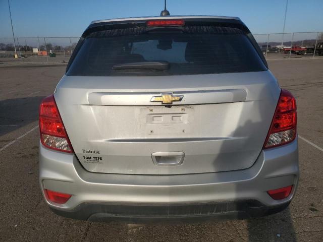 3GNCJKSB8JL386540 - 2018 CHEVROLET TRAX LS SILVER photo 6