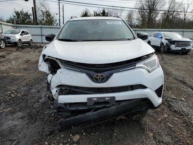 JTMBFREV9JD229433 - 2018 TOYOTA RAV4 LE WHITE photo 5