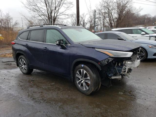 5TDGZRBHXNS214686 - 2022 TOYOTA HIGHLANDER XLE BLUE photo 4
