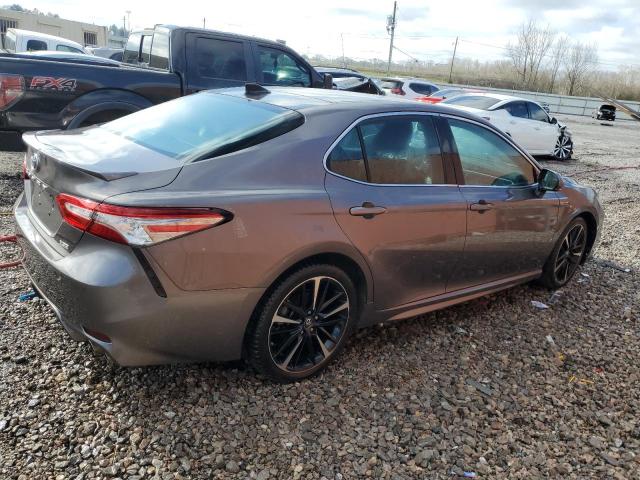 4T1B61HK2JU039617 - 2018 TOYOTA CAMRY XSE GRAY photo 3