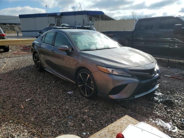 4T1B61HK2JU039617 - 2018 TOYOTA CAMRY XSE GRAY photo 4