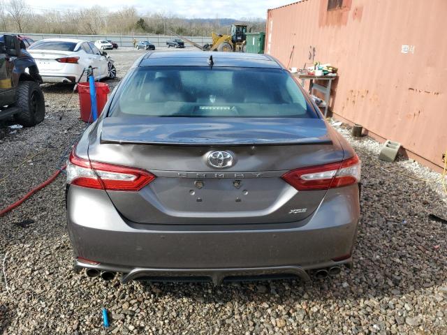 4T1B61HK2JU039617 - 2018 TOYOTA CAMRY XSE GRAY photo 6