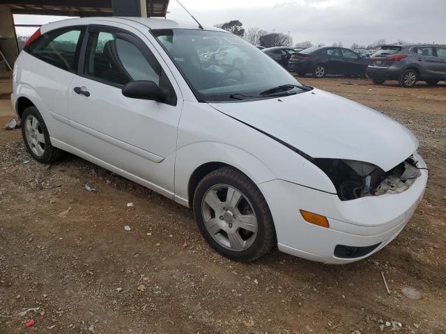 1FAFP31N17W307420 - 2007 FORD FOCUS ZX3 WHITE photo 4