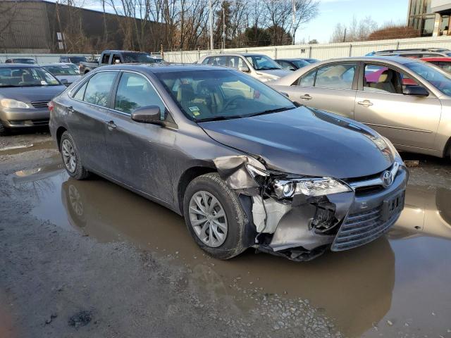 4T1BF1FK7HU364020 - 2017 TOYOTA CAMRY LE GRAY photo 4