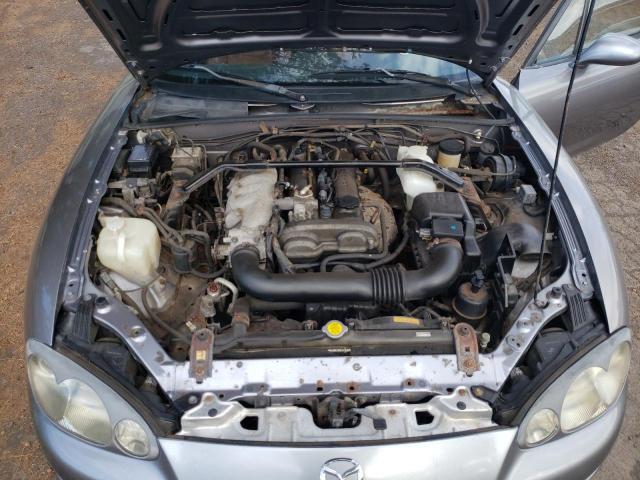 JM1NB353420225917 - 2002 MAZDA MX-5 MIATA BASE GRAY photo 11
