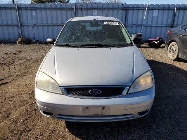 3FAFP37N55R128627 - 2005 FORD FOCUS ZX5 SILVER photo 5