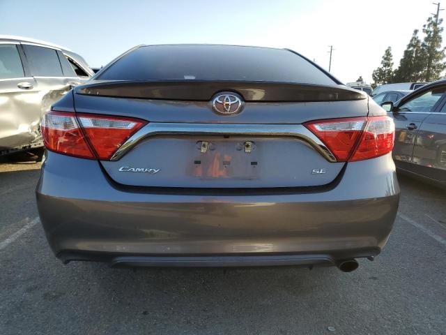 4T1BF1FK9HU804559 - 2017 TOYOTA CAMRY LE CHARCOAL photo 6