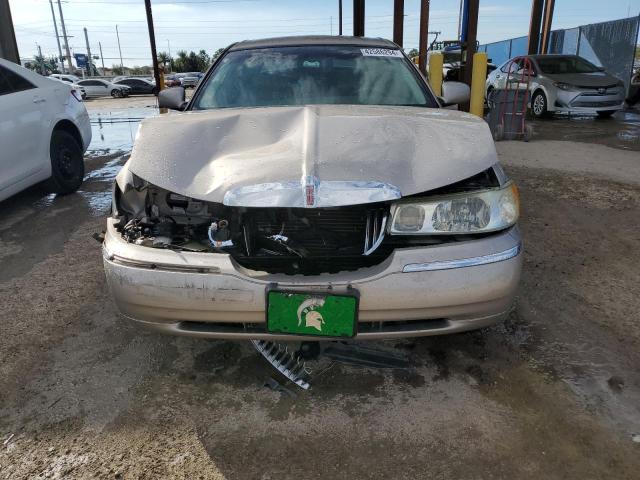 1LNHM81W82Y670419 - 2002 LINCOLN TOWN CAR EXECUTIVE GOLD photo 5