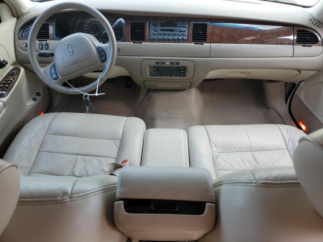 1LNHM81W82Y670419 - 2002 LINCOLN TOWN CAR EXECUTIVE GOLD photo 8