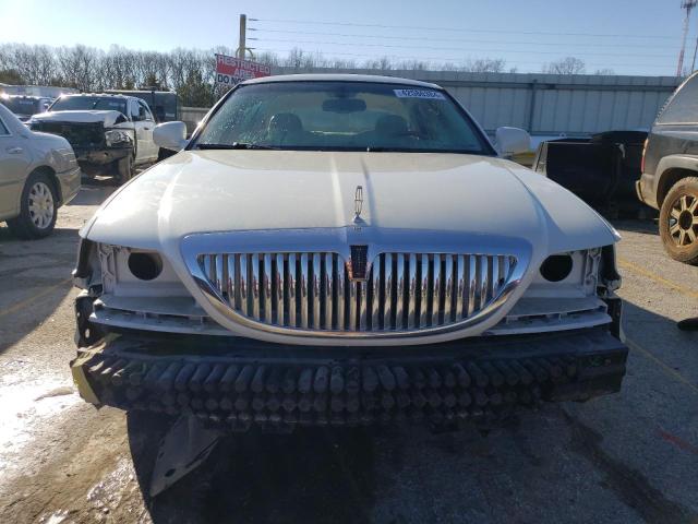 1LNHM81W63Y699676 - 2003 LINCOLN TOWN CAR EXECUTIVE WHITE photo 5