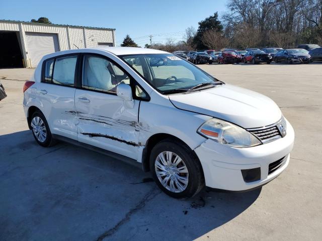 3N1BC13E27L374686 - 2007 NISSAN VERSA S WHITE photo 4