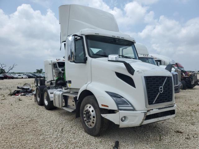 2019 VOLVO VNR, 