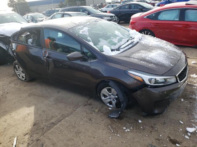 3KPFK4A74HE130633 - 2017 KIA FORTE LX BROWN photo 4