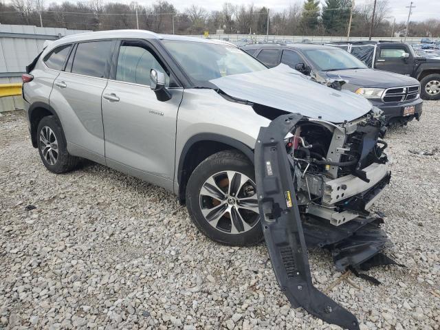 5TDHBRCH5LS001682 - 2020 TOYOTA HIGHLANDER HYBRID XLE SILVER photo 4