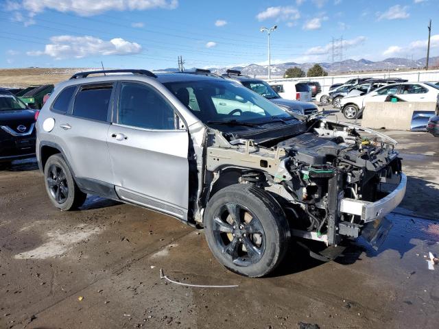 1C4PJMCB0GW152805 - 2016 JEEP CHEROKEE LATITUDE SILVER photo 4