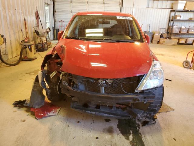 3N1BC13E57L451311 - 2007 NISSAN VERSA S RED photo 5