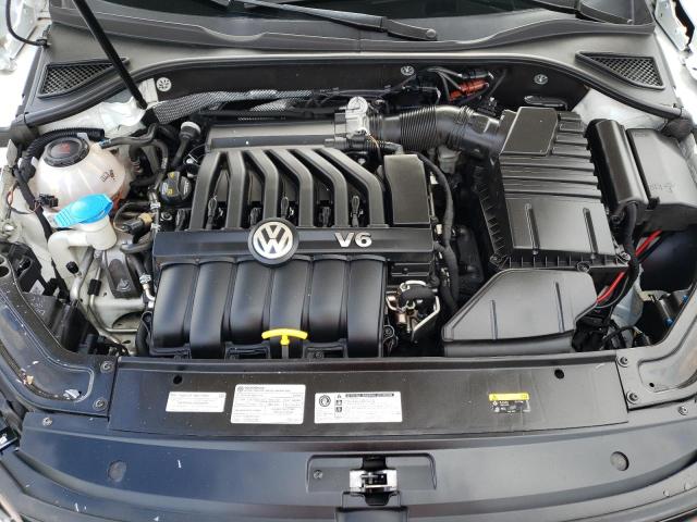 1VWJM7A33JC049894 - 2018 VOLKSWAGEN PASSAT GT WHITE photo 11