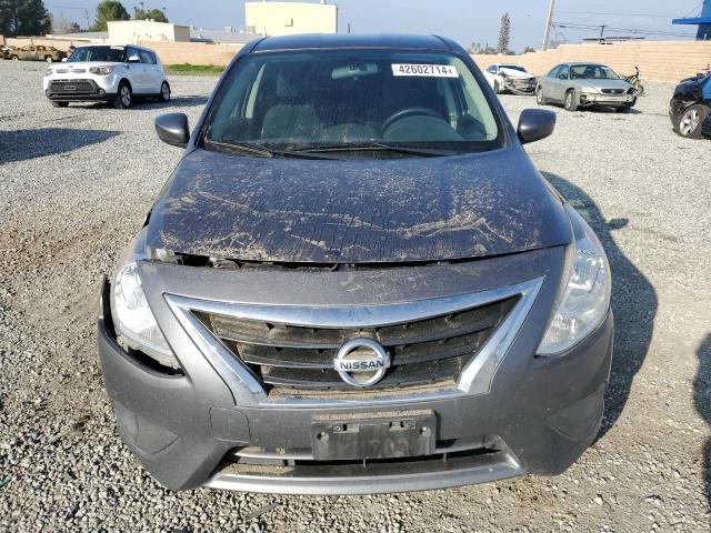 3N1CN7AP4KL880731 - 2019 NISSAN VERSA S GRAY photo 5